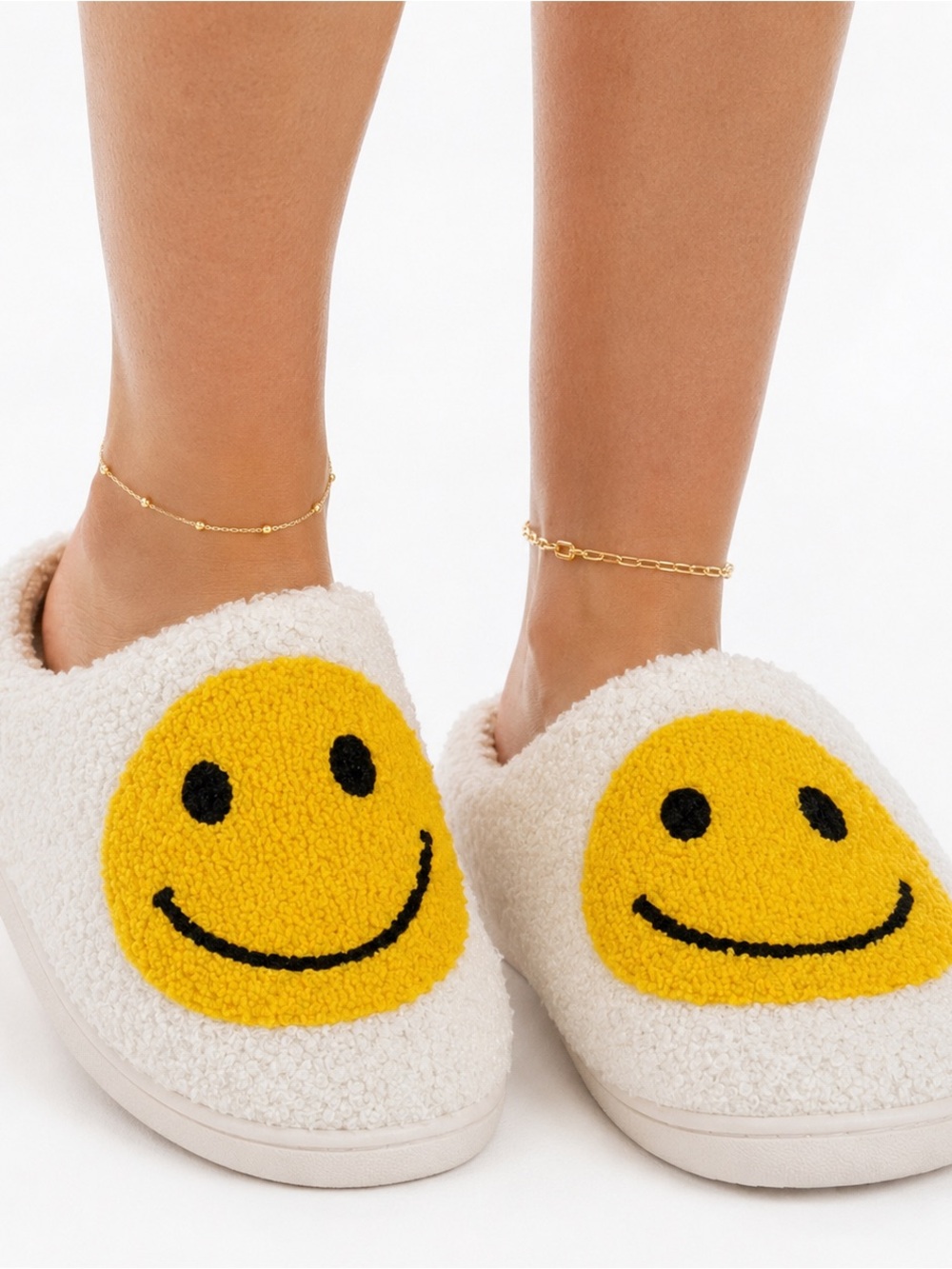 NEWSmiley Face Fuzzy Sherpa Slipper White Yellow Happy Face Cozy House Shoes 7-8